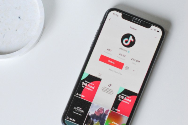 Трамп одобрил сделку по американскому TikTok&nbsp;&mdash; сервис оценили всего в $14 млрд, но это не точно 