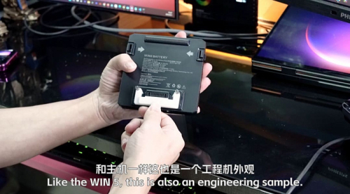 GPD показала удлинитель для соединения батареи с портативной консолью WIN 5 GPD показала удлинитель для соединения батареи с портативной консолью WIN 5