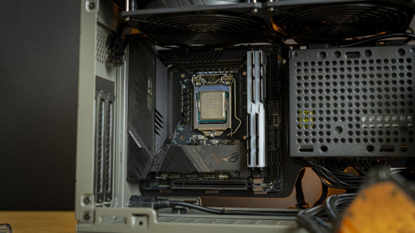 Тесты NR200P Max &ndash; охлаждение и сборка