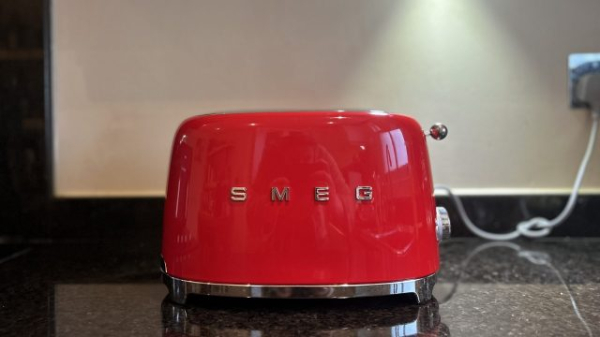 Обзор тостера Smeg TSF01: стильная и удобная модель для кухни