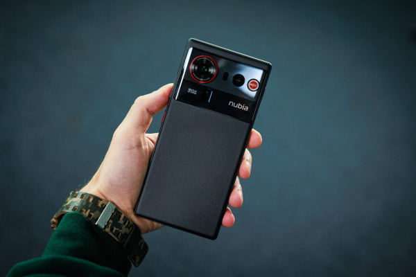 Обзор Nubia Z80 Ultra: лучше, но все еще не идеально Обзор Nubia Z80 Ultra: лучше, но все еще не идеально