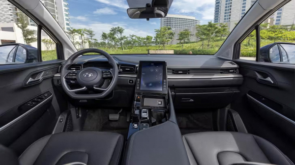 Семейный Hyundai с мотором мощностью 170 л.с. и 8-ступенчатым &laquo;автоматом&raquo; &mdash; 3,87 млн рублей. Hyundai Custin казахстанской сборки за месяц подорожал на 220 тыс. рублей