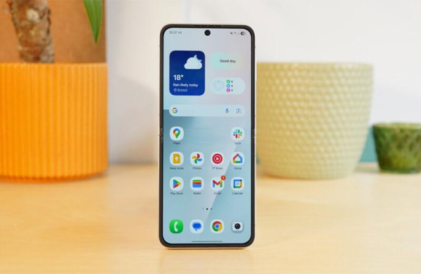 Обзор Samsung Galaxy Z Flip 7 FE: фанатской версии лучшего раскладного смартфона 2025 года