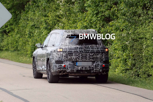 Прототип нового BMW X7 2027 замечен по дорогам Европы: кроссовер получит автоматические двери, а также вентиляцию и массаж задних кресел Прототип нового BMW X7 2027 замечен по дорогам Европы: кроссовер получит автоматические двери, а также вентиляцию и массаж задних кресел