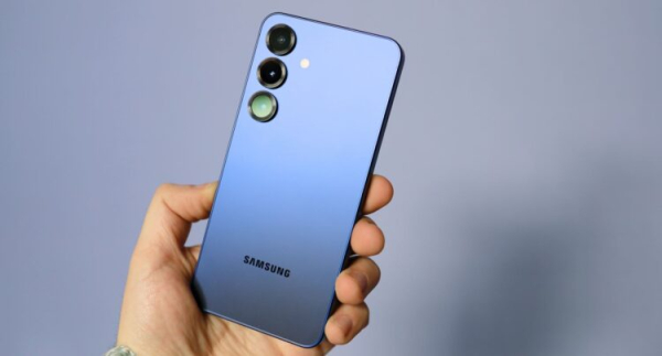 Samsung оснастит Galaxy S26 старой камерой из-за iPhone 17. Как так?