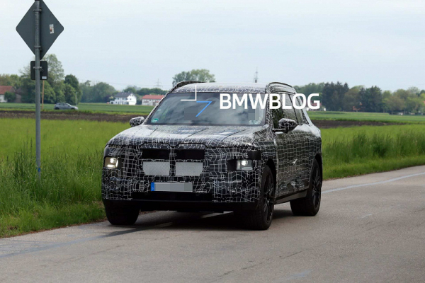 Прототип нового BMW X7 2027 замечен по дорогам Европы: кроссовер получит автоматические двери, а также вентиляцию и массаж задних кресел Прототип нового BMW X7 2027 замечен по дорогам Европы: кроссовер получит автоматические двери, а также вентиляцию и массаж задних кресел