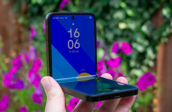 Обзор Samsung Galaxy Z Flip 7 FE: фанатской версии лучшего раскладного смартфона 2025 года