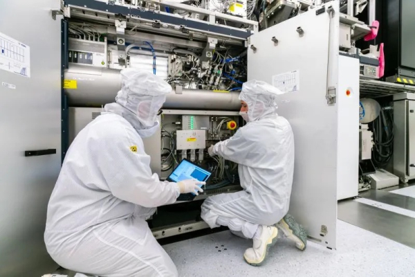 Бывшие инженеры ASML тайно построили в Китае прототип EUV-литографа &mdash; он работает, но чипы пока не делает 
