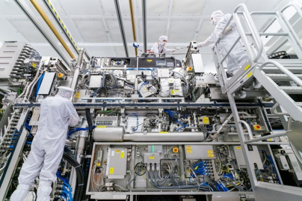 Бывшие инженеры ASML тайно построили в Китае прототип EUV-литографа &mdash; он работает, но чипы пока не делает 