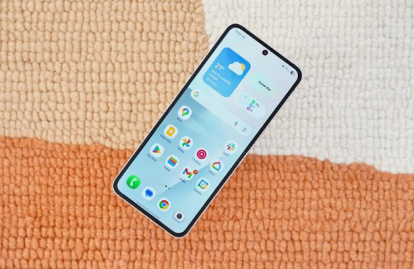 Обзор Samsung Galaxy Z Flip 7 FE: фанатской версии лучшего раскладного смартфона 2025 года