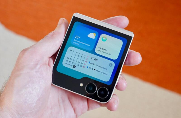 Обзор Samsung Galaxy Z Flip 7 FE: фанатской версии лучшего раскладного смартфона 2025 года