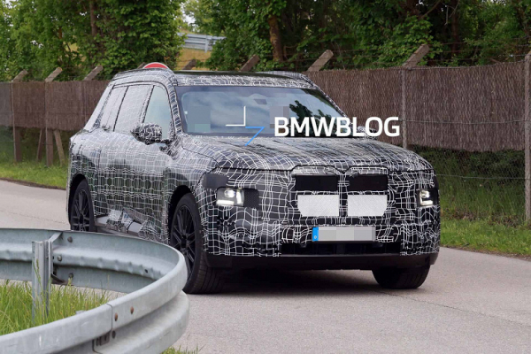 Прототип нового BMW X7 2027 замечен по дорогам Европы: кроссовер получит автоматические двери, а также вентиляцию и массаж задних кресел Прототип нового BMW X7 2027 замечен по дорогам Европы: кроссовер получит автоматические двери, а также вентиляцию и массаж задних кресел