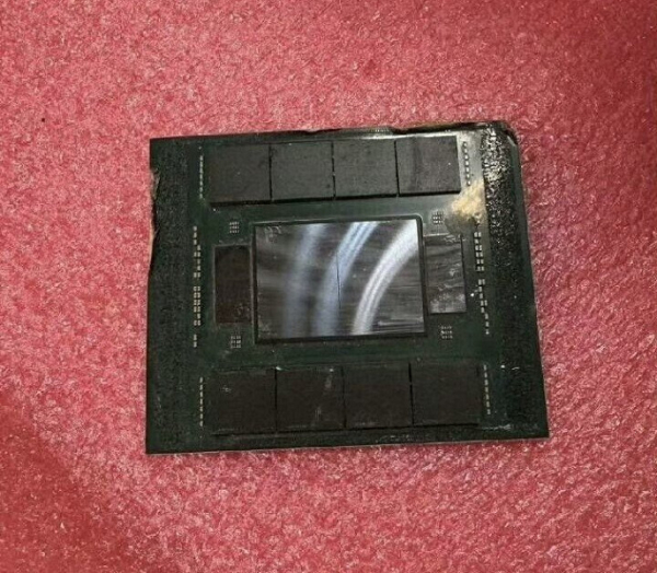 Это первое фото нового и самого мощного ИИ-чипа Huawei. Ascend 950 вчетверо слабее Nvidia H200 Это первое фото нового и самого мощного ИИ-чипа Huawei. Ascend 950 вчетверо слабее Nvidia H200