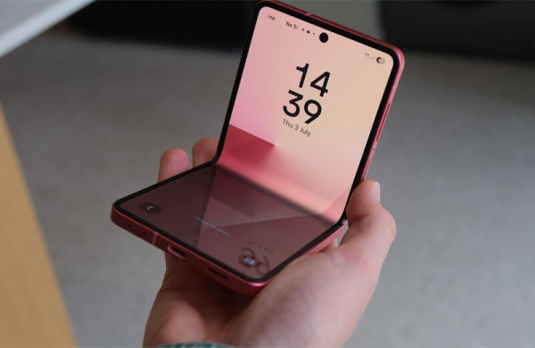 Обзор Samsung Galaxy Z Flip 7 FE: фанатской версии лучшего раскладного смартфона 2025 года
