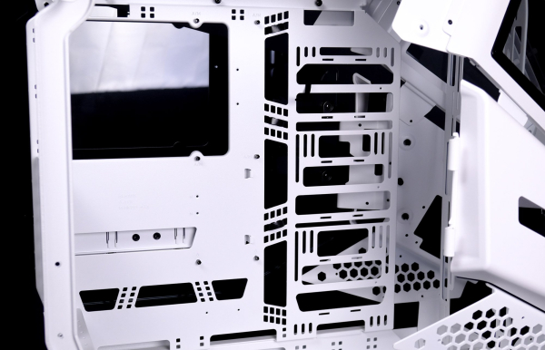 Обзор корпуса Thermaltake AH T600 Snow