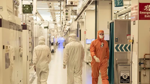 Apple, Google и возможно даже Nvidia начали присматриваться к Intel как к альтернативе TSMC Apple, Google и возможно даже Nvidia начали присматриваться к Intel как к альтернативе TSMC