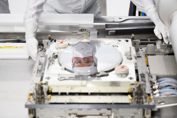 Бывшие инженеры ASML тайно построили в Китае прототип EUV-литографа &mdash; он работает, но чипы пока не делает 