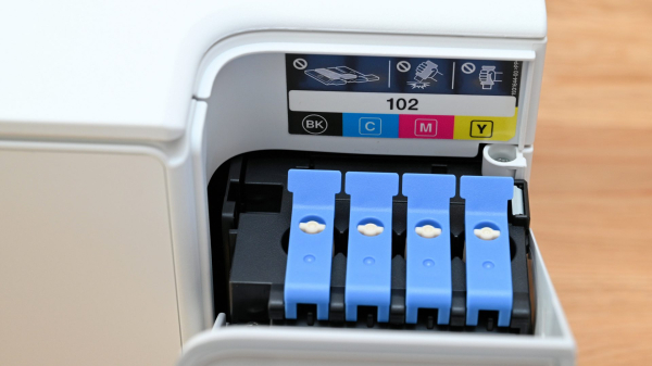 Обзор Epson EcoTank ET-2980 / ET-2950: принтер с бутылочной подачей чернил Обзор Epson EcoTank ET-2980 / ET-2950: принтер с бутылочной подачей чернил