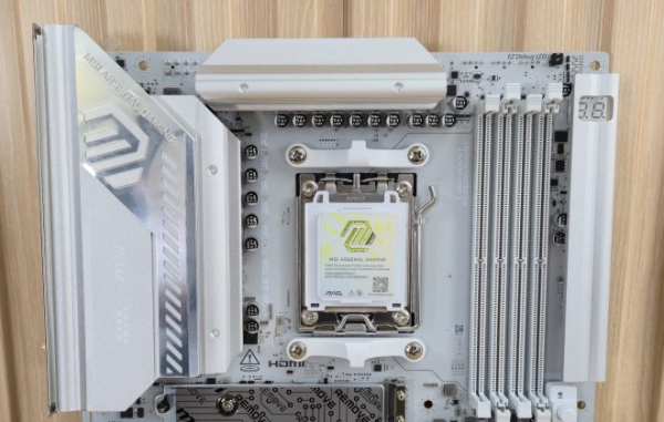 Обзор MSI MAG X870E Tomahawk MAX Wifi PZ: забудьте о кабелях