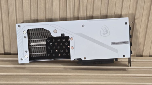 Обзор MSI MAG X870E Tomahawk MAX Wifi PZ: забудьте о кабелях