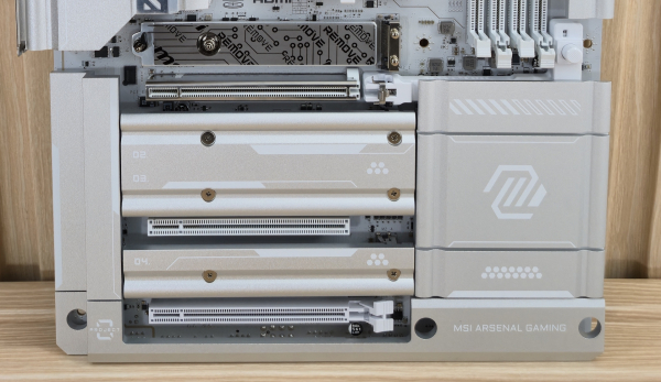 Обзор MSI MAG X870E Tomahawk MAX Wifi PZ: забудьте о кабелях