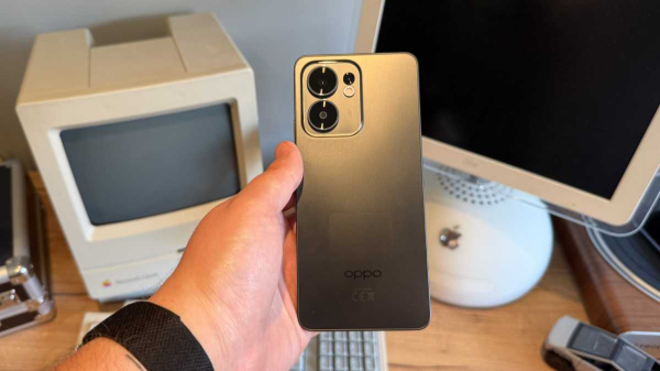Обзор Oppo Reno 13 FS: элегантный дизайн и прочность по выгодной цене