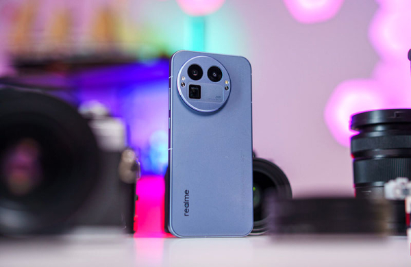 Обзор Realme GT 8 Pro: смартфон с камерами Ricoh и сменным дизайном Обзор Realme GT 8 Pro: смартфон с камерами Ricoh и сменным дизайном