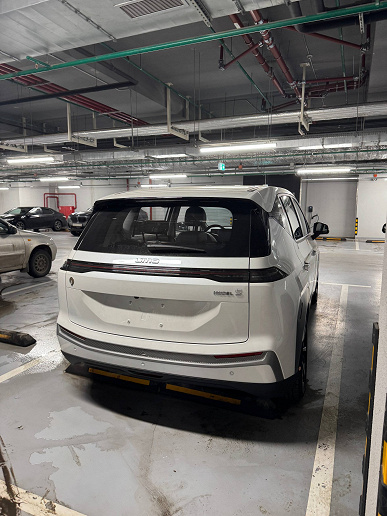 Его будут выпускать на &laquo;Москвиче&raquo;: электромобиль UMO 5 от &laquo;Яндекс Электро&raquo; засняли вживую в Москве