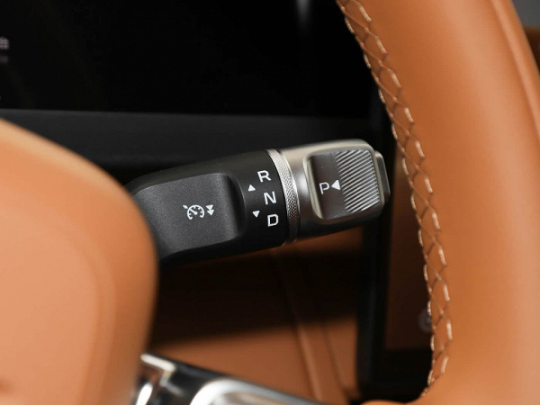 Похожий на Land Cruiser и Land Rover внедорожник Chery iCar V27 появился у дилеров в Китае. В 2026 году он должен официально приехать в Россию