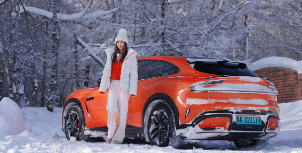 &laquo;Выглядит круто, но слишком мало людей решаются его купить&raquo;. Xiaomi сняла с производства новейшие SU7 и YU7 в цвете Lava Orange