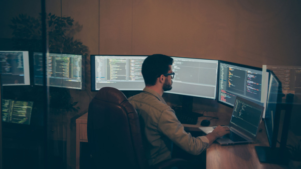 День компьютерщика: история праздника и традиции поздравлений