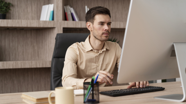 День компьютерщика: история праздника и традиции поздравлений