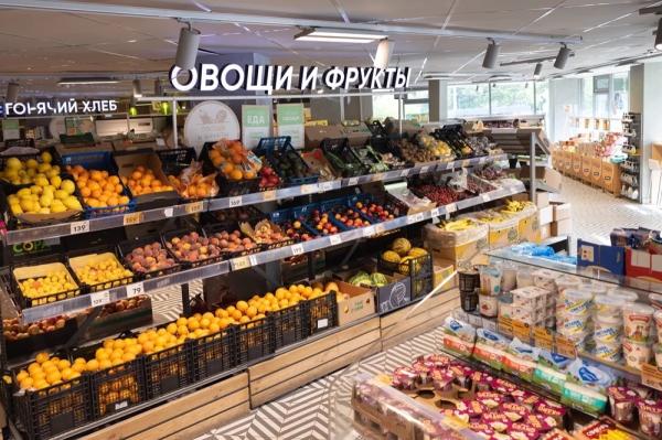 
На реальных решениях. Представлена игра, которая учит управлять магазином    