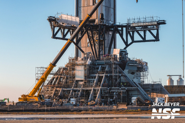 SpaceX оштрафована за обрушение крана на Starbase: управление по охране труда США насчитало семь нарушений при эксплуатации кранов и такелажа после расследования инцидента с обломками Starship