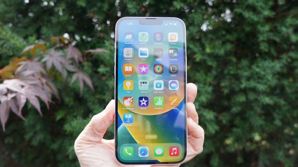 Обзор Apple iPhone 14 Plus — большой экран без переплаты Обзор Apple iPhone 14 Plus — большой экран без переплаты
