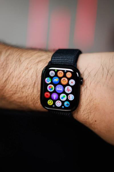 Обзор Apple Watch Series 11: лучшие часы, слабая батарея