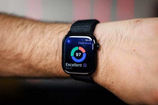 Обзор Apple Watch Series 11: лучшие часы, слабая батарея