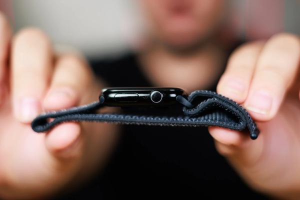 Обзор Apple Watch Series 11: лучшие часы, слабая батарея