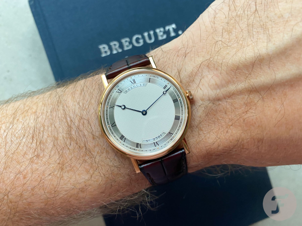 Обзор Breguet Classique 5157: автомат и 5,4 мм золота