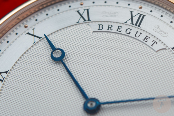 Обзор Breguet Classique 5157: автомат и 5,4 мм золота
