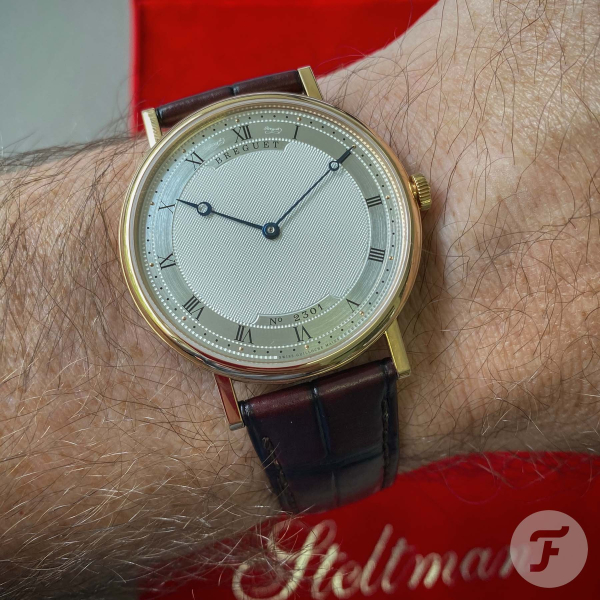 Обзор Breguet Classique 5157: автомат и 5,4 мм золота
