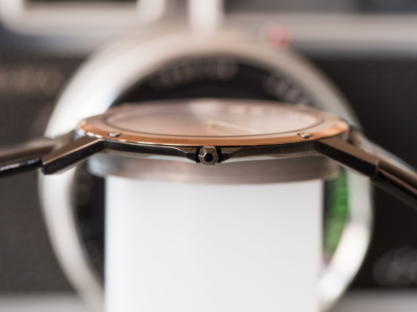 Обзор Citizen Eco-Drive One: самые тонкие часы, работающие от света
