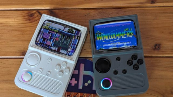 Обзор Game Console R36T &mdash; странная ретро-консоль с линзой