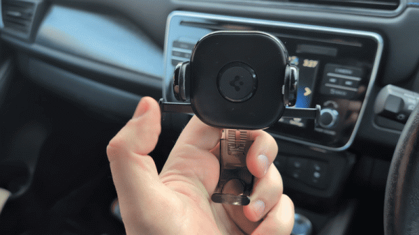 Обзор Spigen OneTap Universal &mdash; надежный автодержатель