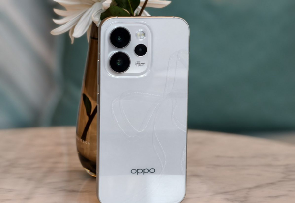 Oppo Reno15 Pro Mini: редкий компактный смартфон флагманского уровня