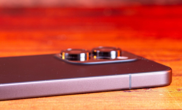 Oppo Reno15 Pro Mini: редкий компактный смартфон флагманского уровня