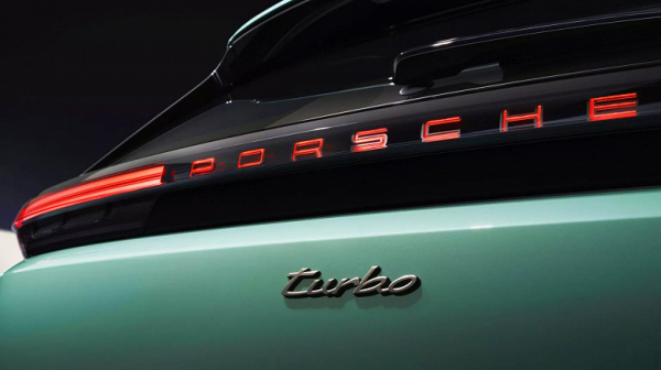 Porsche одумалась: будущий большой внедорожник, который станет на ступень выше Cayenne, получит мотор V8 вместо батареи