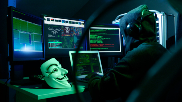 Мошенники научились превращать телефоны россиян в свои банковские карты