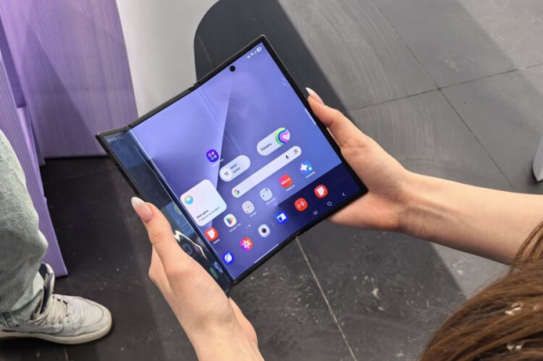 Первые реальные пользователи Galaxy Z TriFold жалуются, что он часто ломается