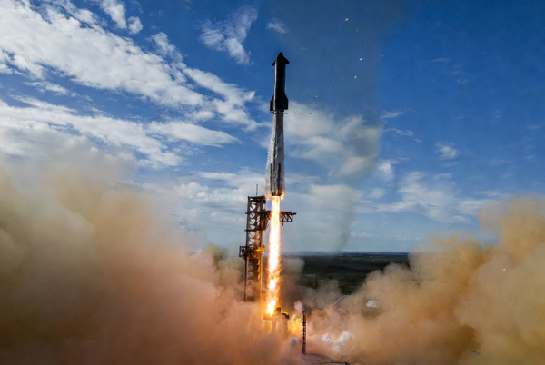 &laquo;Помогите человечеству отправиться к звёздам&raquo;. SpaceX объявила набор людей для создания ИИ-спутников и космических ЦОД